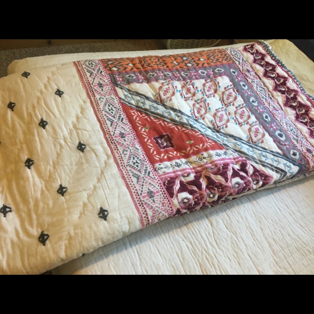 NWT Queen Cazorla Quilt