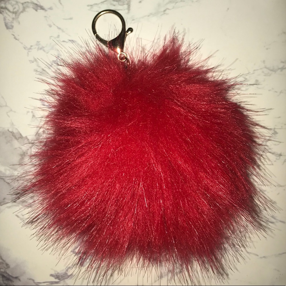 Key chain puff ball🔴
