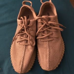 Yeezy Adidas (Size 8 in Men’s)