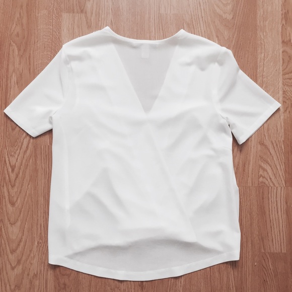 F21 White deep v top - Picture 2 of 5