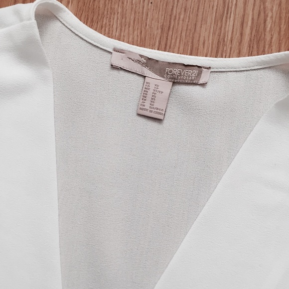 F21 White deep v top - Picture 4 of 5