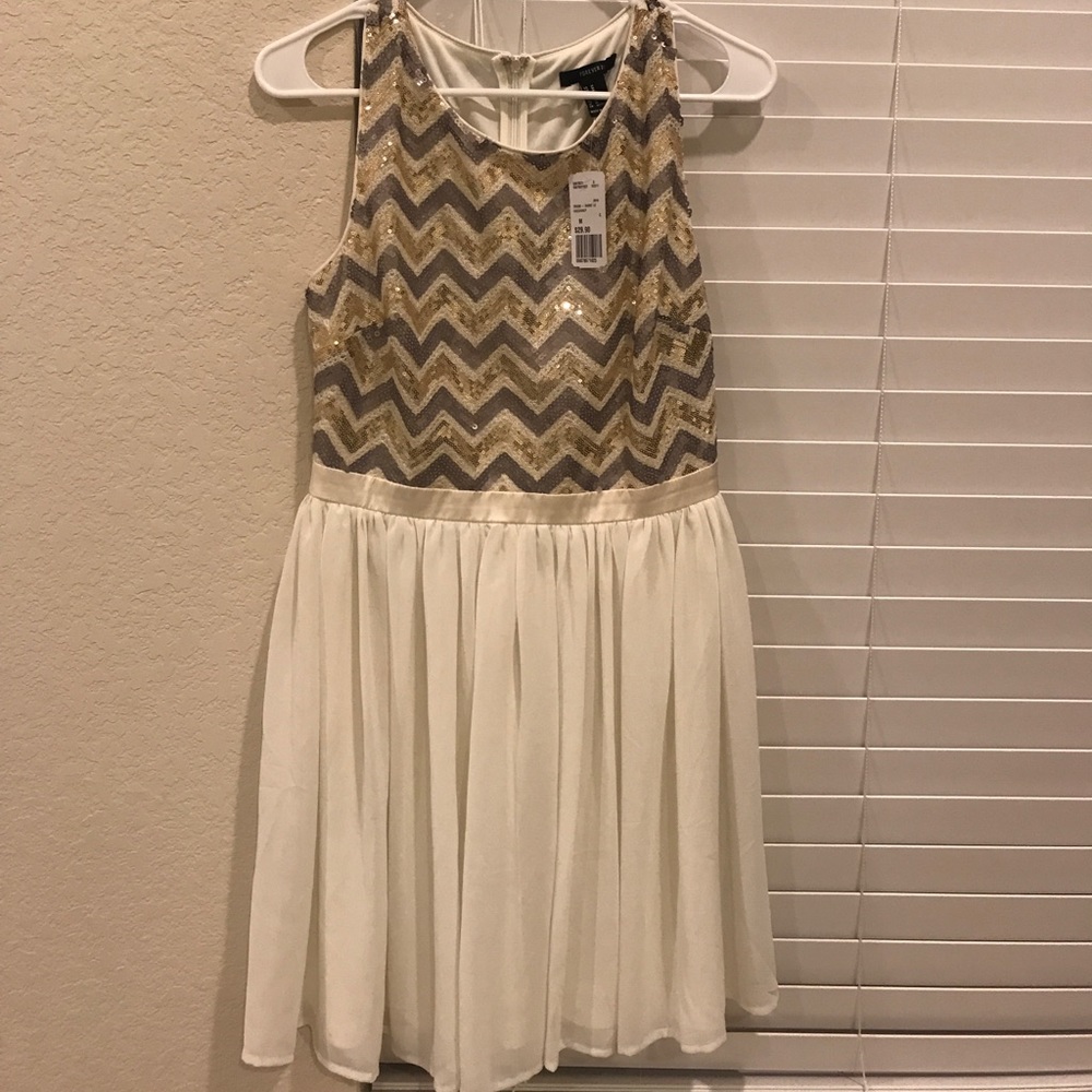 Forever 21 Gold/Grey Dress. NWT Size M