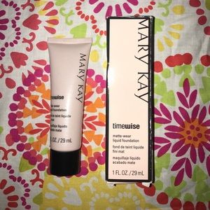 Mary Kay Matte-Wear Liquid Foundation - Beige 5