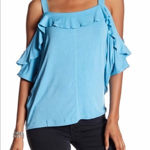 Cold schooler ruffle tee