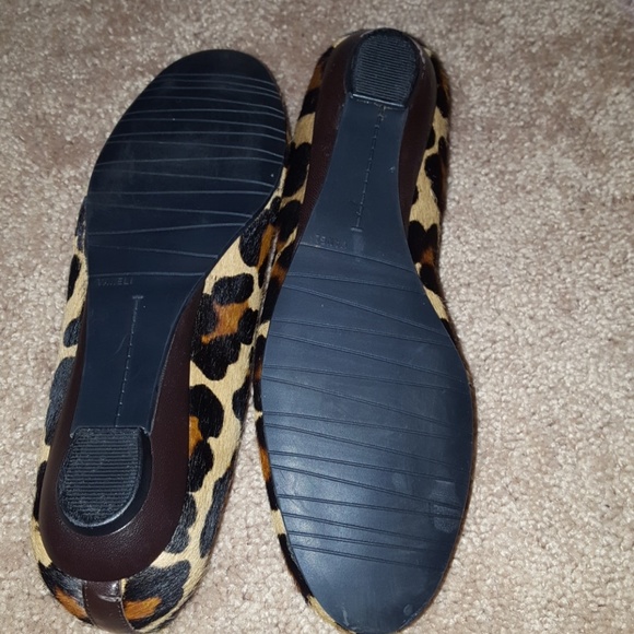 FREE W/$15 PURCHASE 🐆🐆 CALF HAIR LEOPARD FLATS - Picture 2 of 4