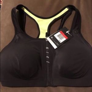 BRAND NEW Nike Sports Bra SIZE LARGE