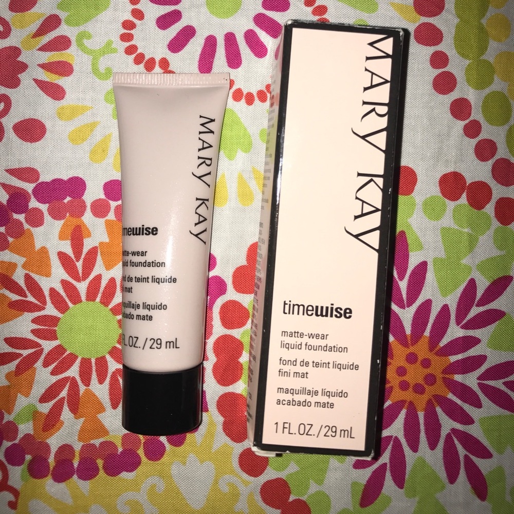 Mary Kay Matte-Wear Liquid Foundation - Beige 7