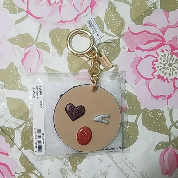 💜BNWT/Authentic Coach Heart Wink Bag Charm💜 - Picture 2 of 8