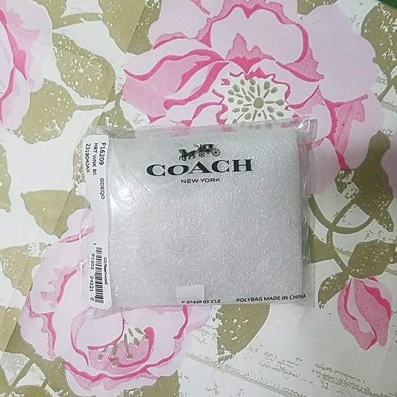 💜BNWT/Authentic Coach Heart Wink Bag Charm💜 - Picture 7 of 8