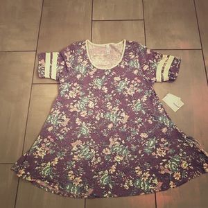 NWT Large Perfect T