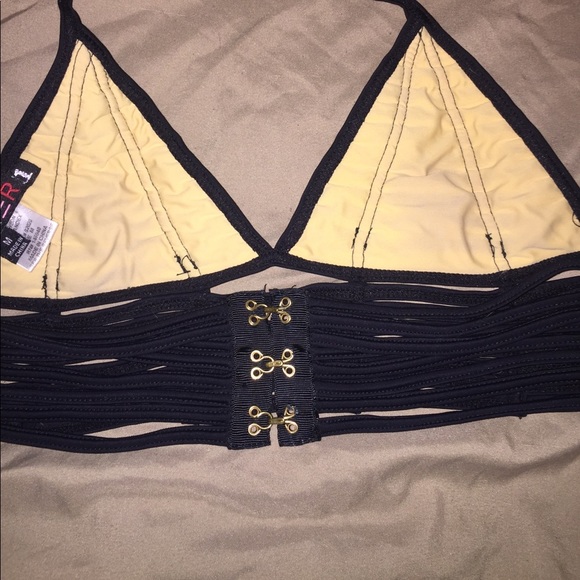 Bikini - Picture 3 of 3