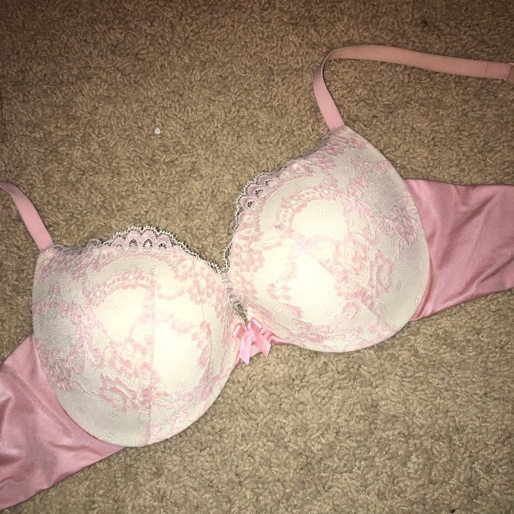 💕Cute pink lace bra!💕