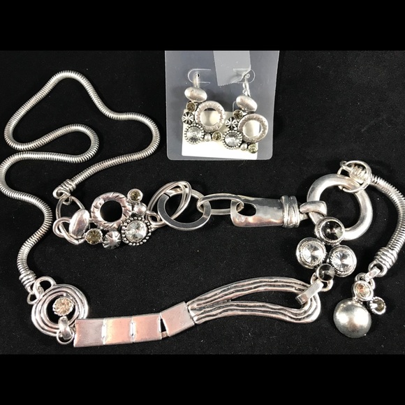 Steinmart Jewelry - Matching Set Silver Tone Necklace & Earrings