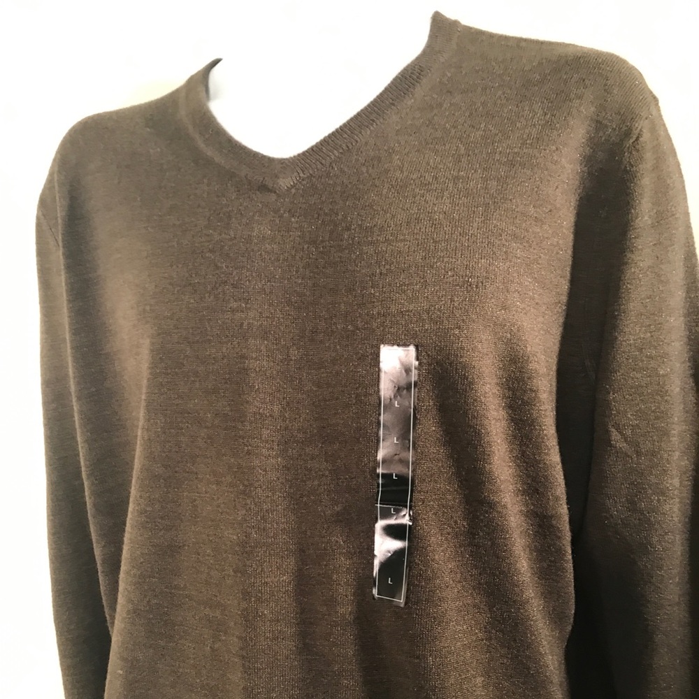NWOT Men's V-Neck Sweater in Olive Brown