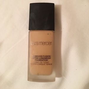 Laura Mercier Flawless Fusion Foundation 2C1 Ecru