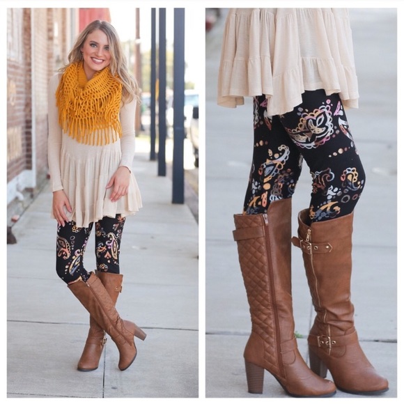 Infinity Raine Pants - ❤️LAST NEW OS Black background paisley leggings