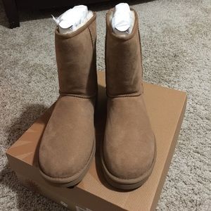 🎈SOLD🎈💯% authentic! UGG classic short!