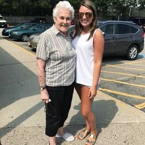 Meet your Posher, Becca