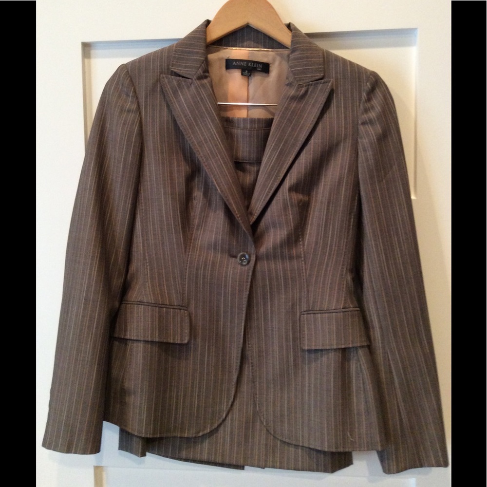 Anne Klein skirt suit