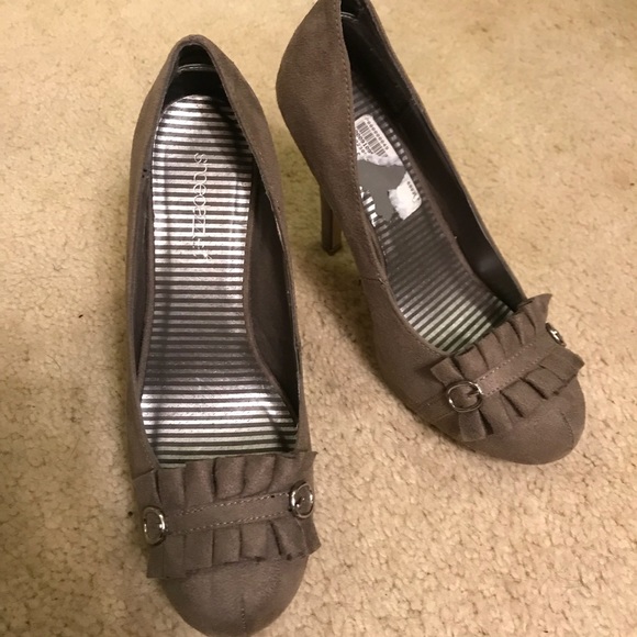 Dark taupe suede heels - Picture 3 of 3