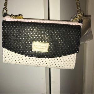 NEW Betsy Johnson shoulder length purse! 😍🦄