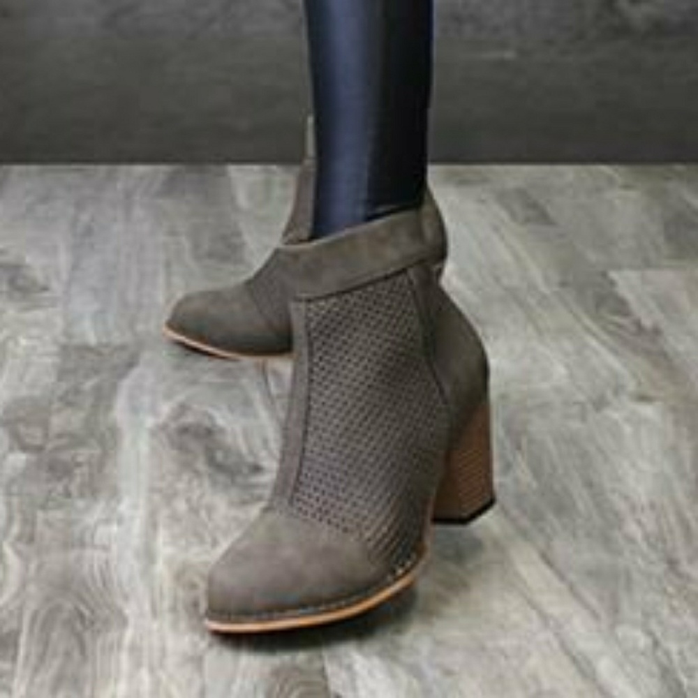 šNUBUCK PERFORATED WOMEN'S BOOTIE - Picture 5 of 8
