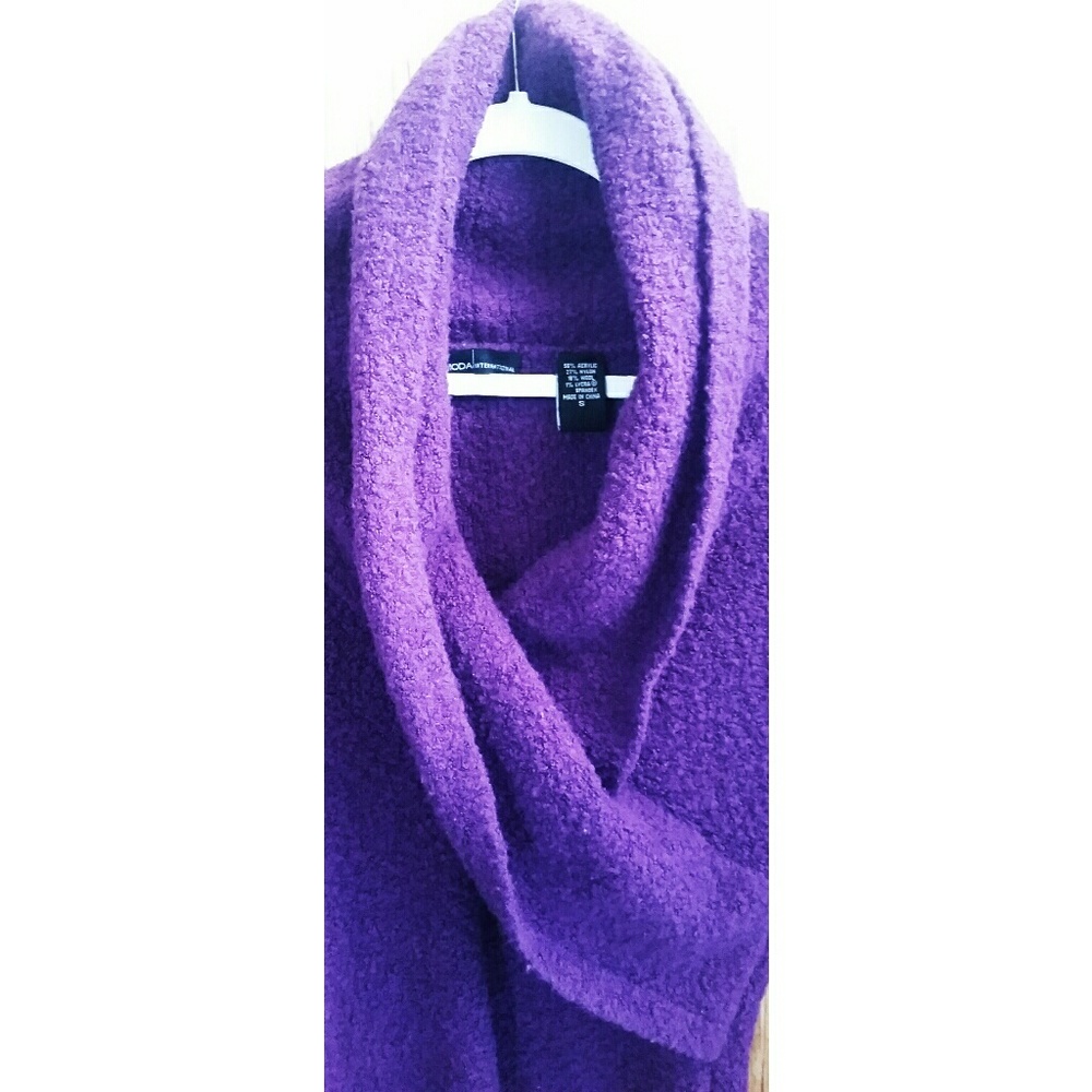 Moda international sweater