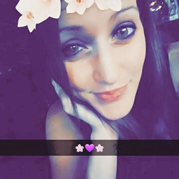 Meet your Posher, Hollie - Picture 1 of 1