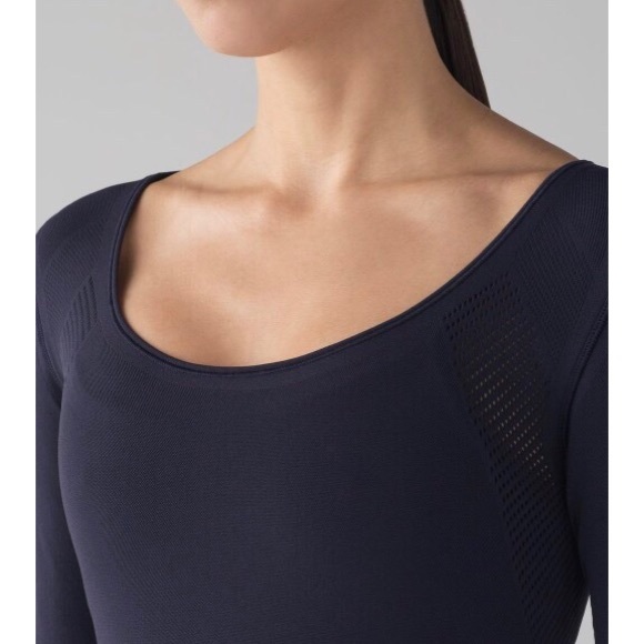 Lululemon Reveal Long Sleeve Top-Navy, Large - Picture 2 of 6