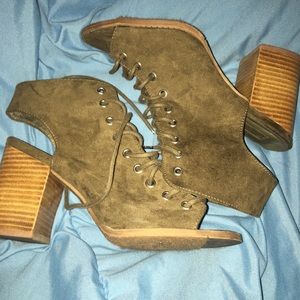 Super cute lace up heels slightly worn
