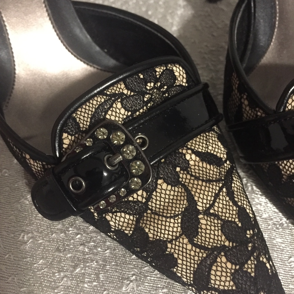 Shoes - Picture 4 of 4