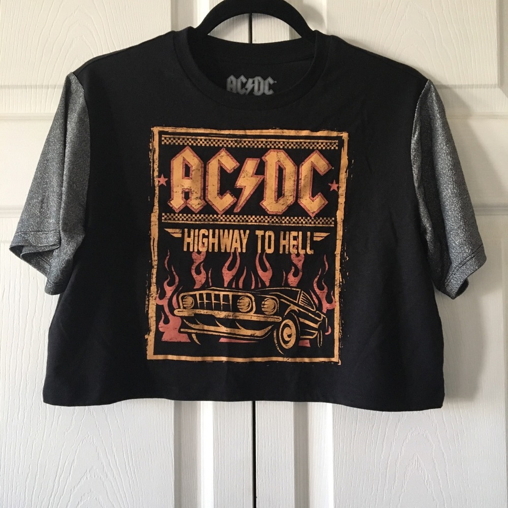 AC/DC CROP! Enjoy this cute lil crop, brand new!
