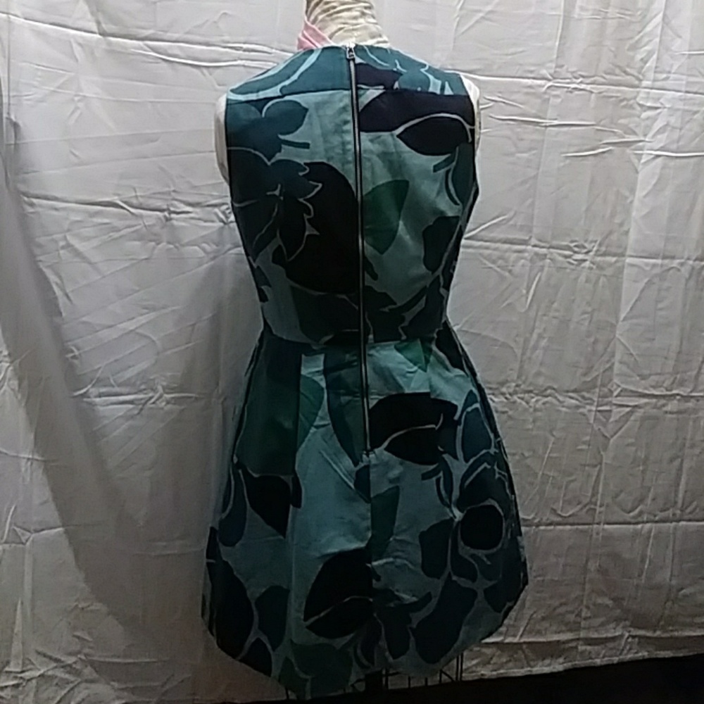 Blue v-neck flower dress - Picture 2 of 4