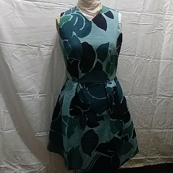 Dresses & Skirts - Blue v-neck flower dress