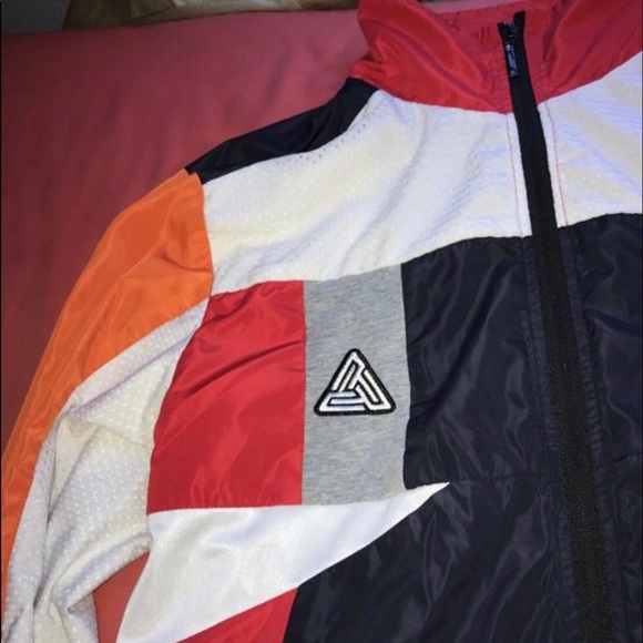 Black Pyramid zip up - Picture 2 of 5