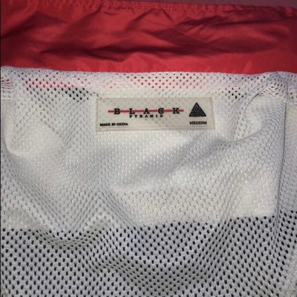 Black Pyramid zip up - Picture 4 of 5