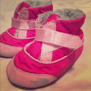 Infant girl baby The North Face pink shoes new 3