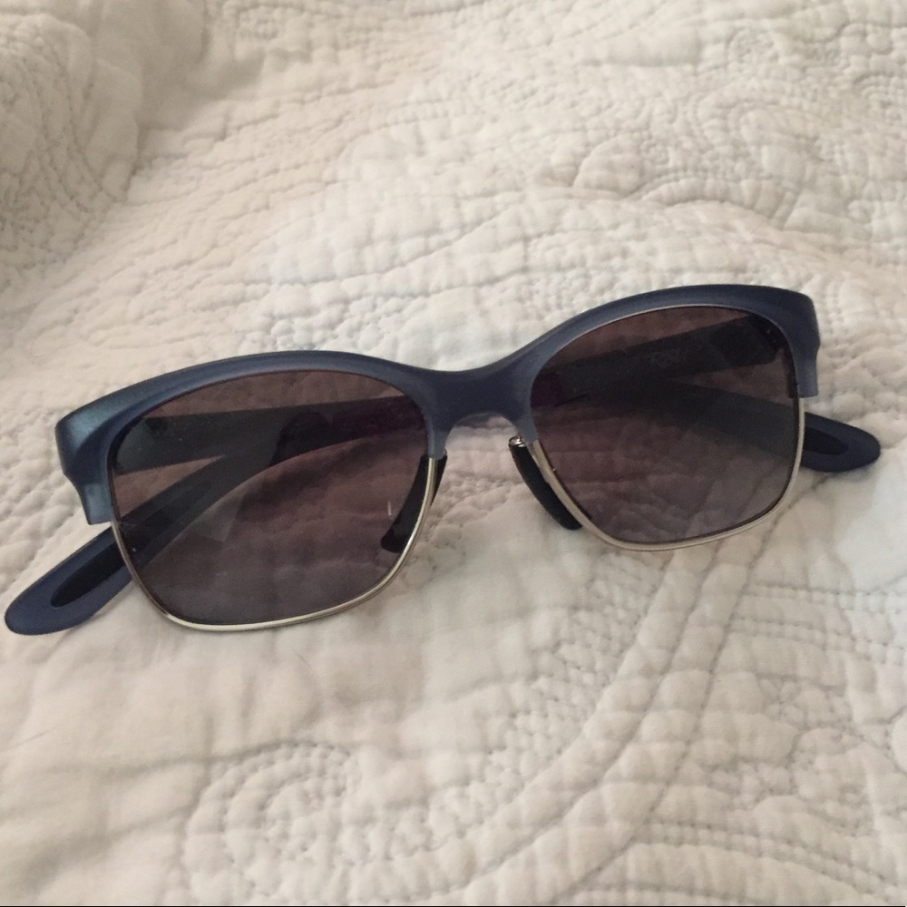 ✨SALE! Oakley Navy Sunglasses