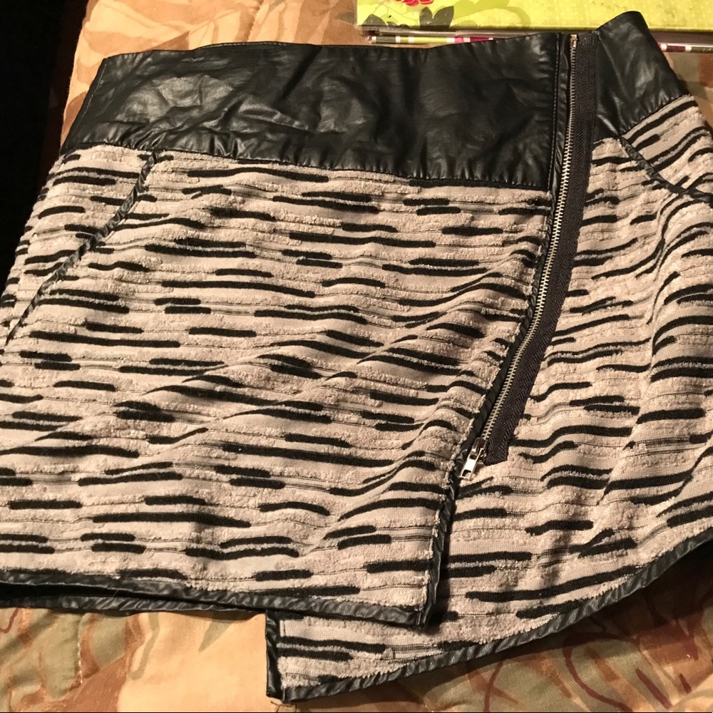 Women's mini skirt size small