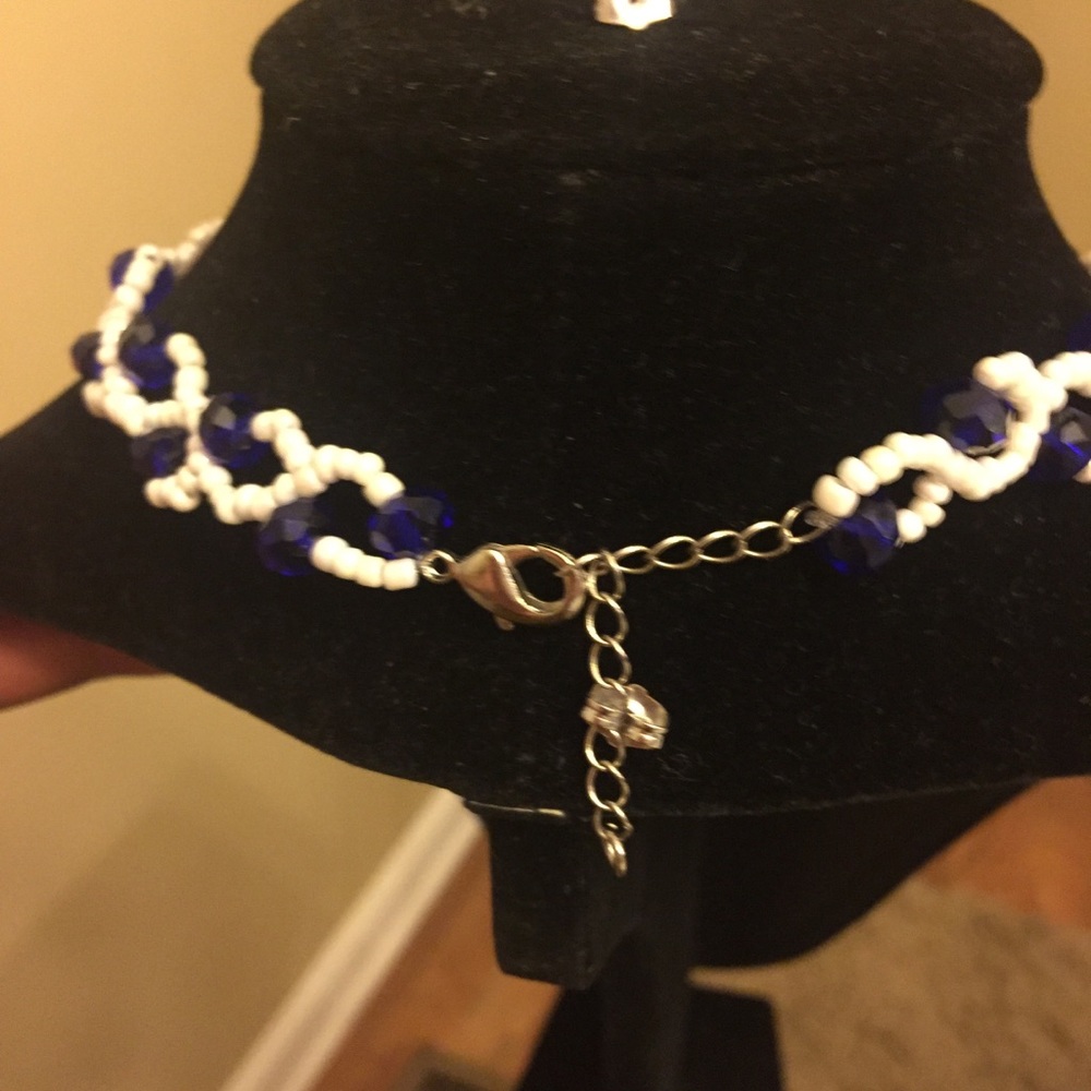 “Simply Adorable”Handmade beaded choker & earrings - Picture 6 of 8