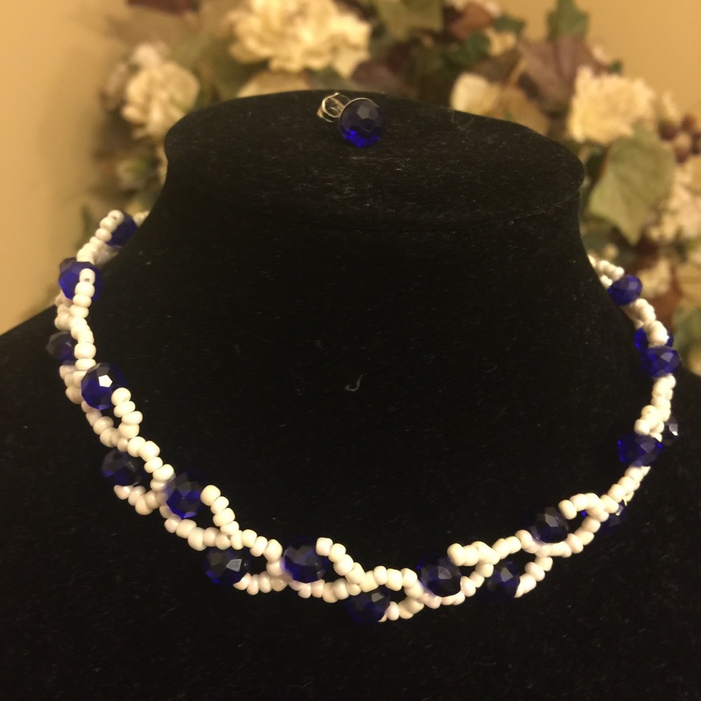 “Simply Adorable”Handmade beaded choker & earrings - Picture 7 of 8