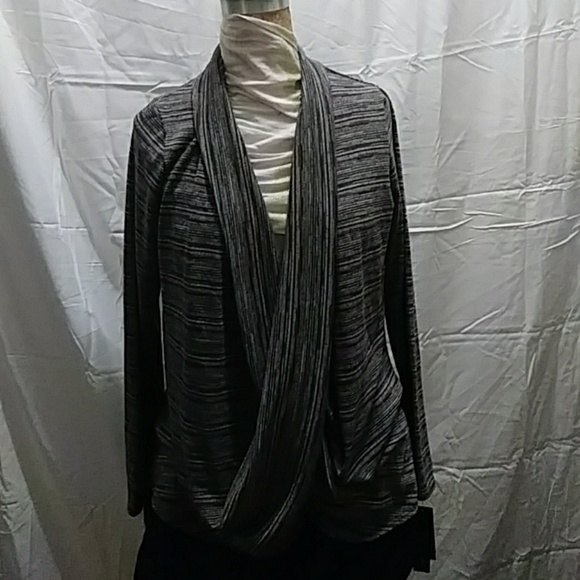 AB Studio Tops - AB studio knot shirt