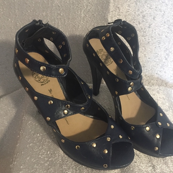 Shoes - Picture 2 of 2