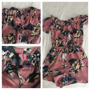 ✨FINAL REDUCTION✨💐Pink floral Romper, Small.🌸🌻