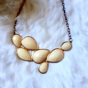 Close OUT SALE 🔥 Pastel Yellow Statement Necklace