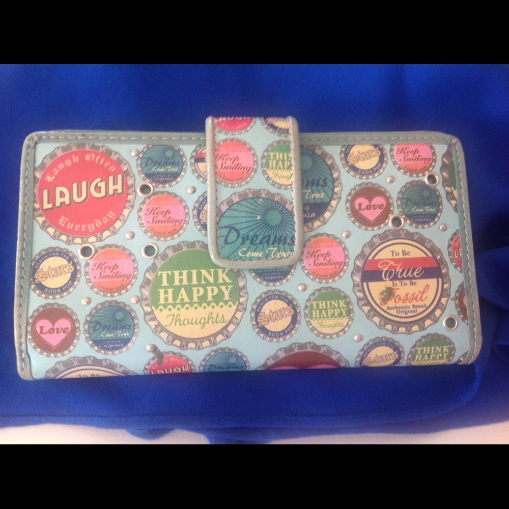 Fossil Bottlecap wallet. 👜