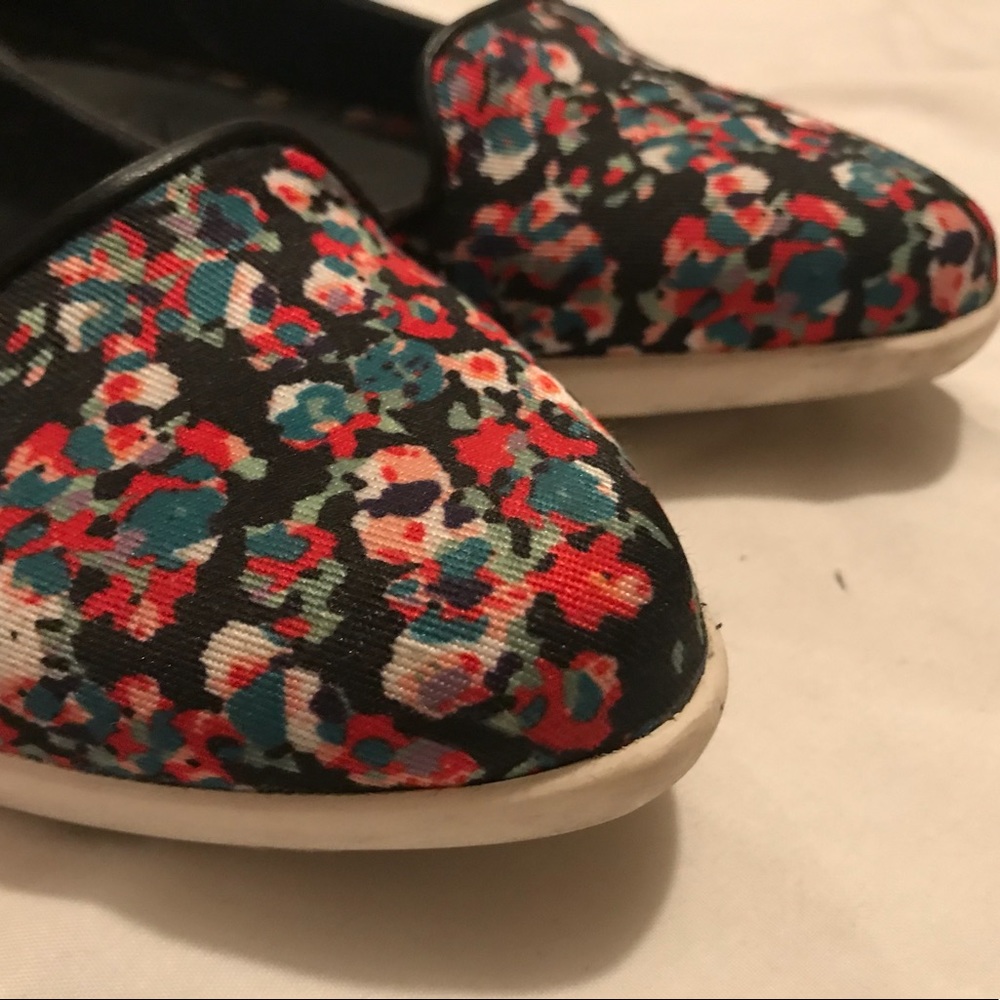 Floral print flats
