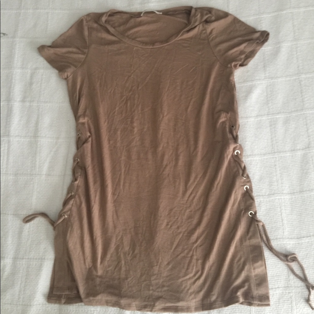 ➰Cute Brown Tee, Small➰