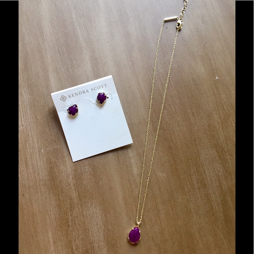 Kendra Scott necklace and earrings