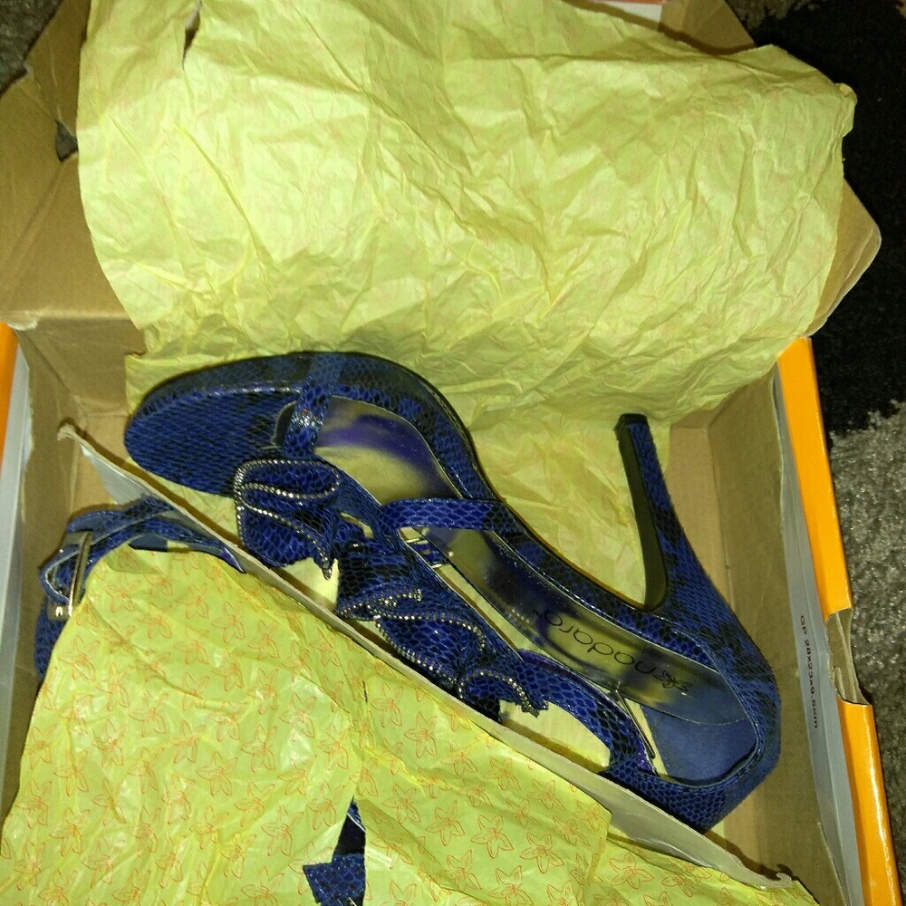 Royal blue/ black print heels